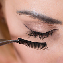 Load image into Gallery viewer, Magnetic Eyelash set with magnetic eye liner
